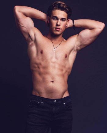 Ricardo Hurtado Shirtless Gay Or Girlfriend Ethnicity