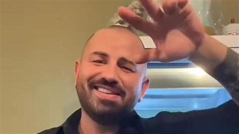 Gianpaolo cacciato di casa perché gay Costretto a prostituirmi per avere un tetto VIDEO