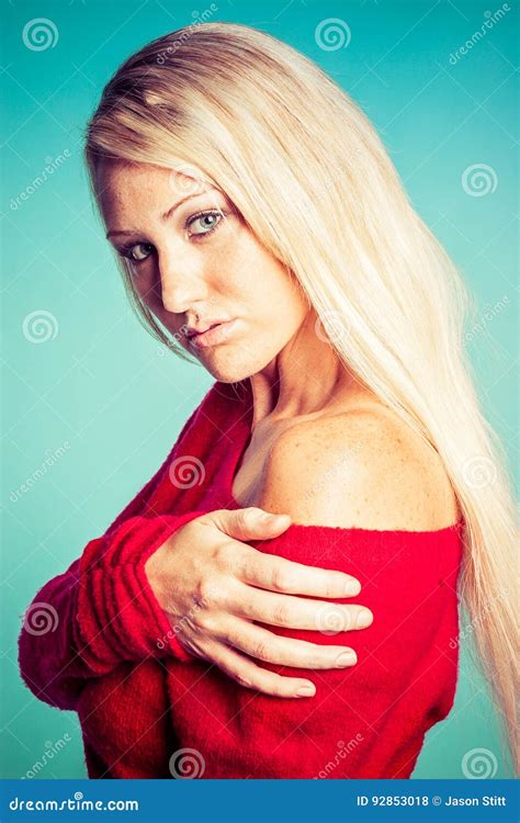 Het Mooie Meisje Van De Blonde Stock Foto Image Of Meisje Persoon