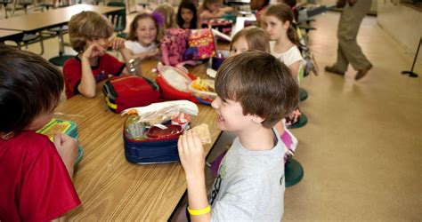 Le mense nel contrasto della povertà educativa e alimentare Openpolis