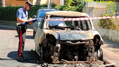 Silvi Incendio Nella Notte Distrutte Due Auto Parcheggiate