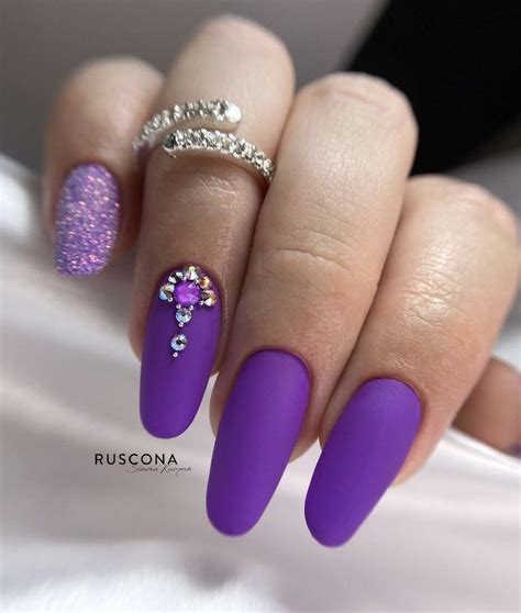 Pin by Irina Melnik on Миндальная форма идеи маникюра Nails Beauty