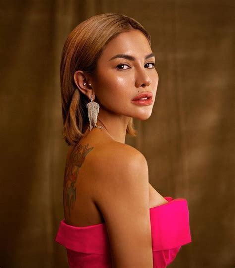 Flooded With Praise Nikita Mirzani S Photoshoot Looks Like Barbie With Blonde Hair Showing A