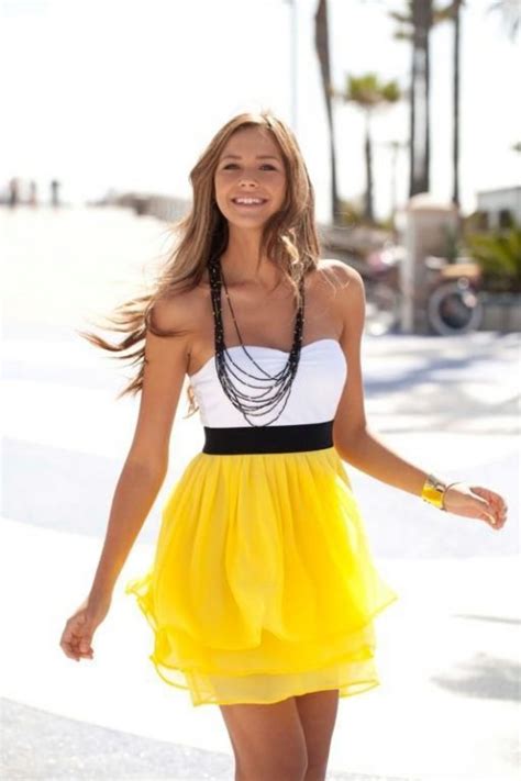 set đồ hot nhất cho bạn gái khi đi du lịch biển ELLE VN