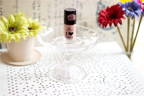 Fashstyleliv Nude Nail Polishes