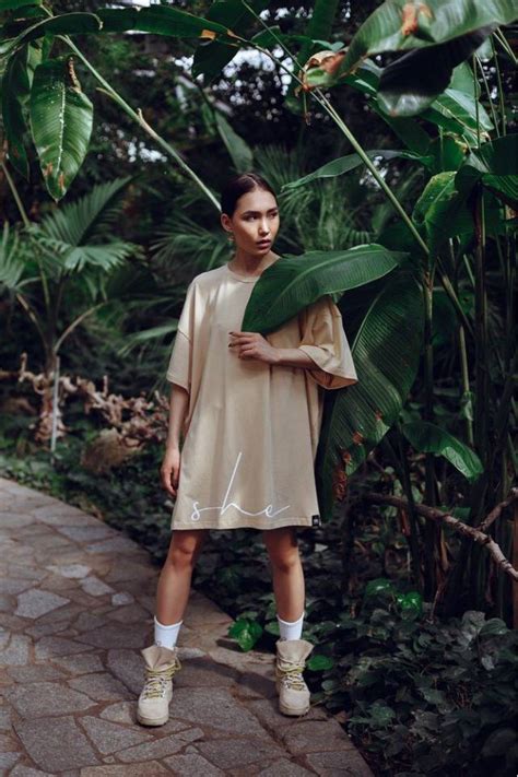 Платье футболка MIDI OVERSIZE принт SHE No Nude бежевое BLVCK LIMIT