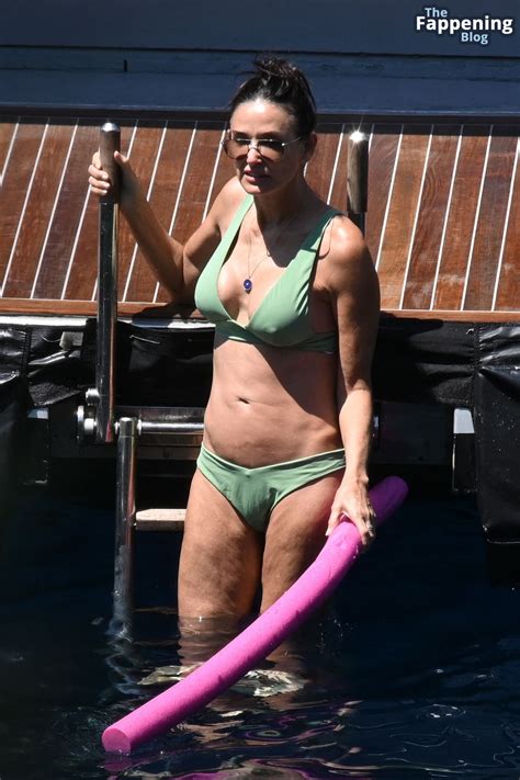 Demi Moore Shows Off Her Amazing Curves In A Green Bikini 55 Photos OnlyFans Leaked Nudes