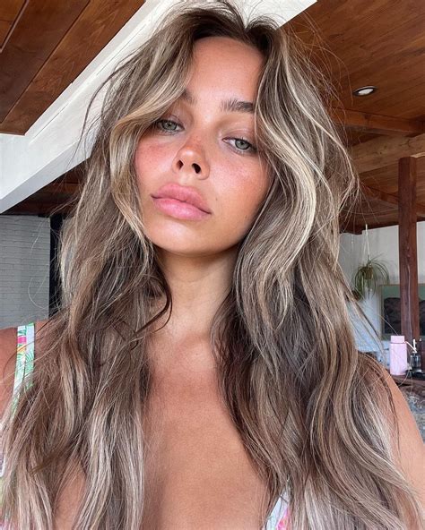 Brunette Adison Justis Maakt Ons Smoorverliefd Met Haar Bikini