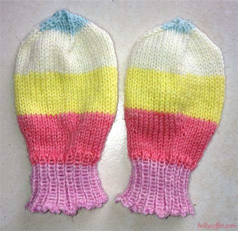 Ravelry: No-Scratch Baby Mittens for 0-6 Months pattern by Holly Cotta