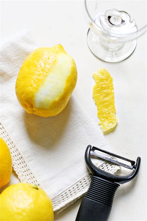 how to make a lemon twist