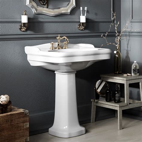 Ванная комната с раковиной на пьедестале в интерьере (48 фото ...