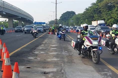 One Way Dari Tol Jakarta Cikampek Ini Lalu Lintas Yang Dialihkan