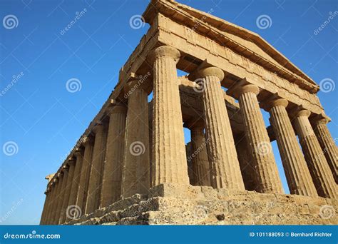 Templo De La Concordia En El Valle De Templos En Agrigento Imagen De