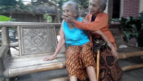 2 Very Old Grannies Kissing Free Very HD Porn 0a XHamster XHamster