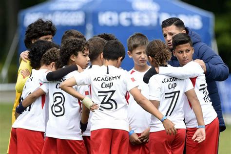 Тренировки по футболу для детей 6 - 14 лет | PSG Academy Russia