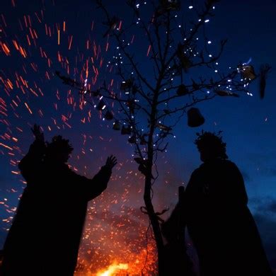 Everything you ever wanted to know about wassailing - Tradfolk