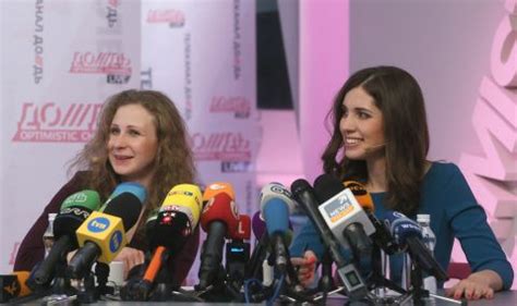 Мария и Люси от Pussy Riot започнаха гладна стачка в затвора еНовинар