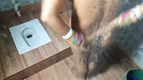 Nokrani Ko Nanga Nahate Huye Dekha Bathrom Me Asian Porn Feat Indiansexqueen Xhamster