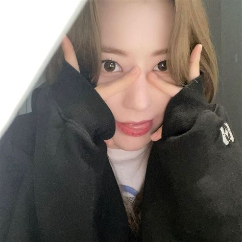 Pin on lesserafim | 르세라핌 🤍 | Baby face, The girl who, Sakura