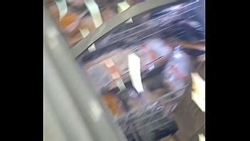 Upskirt a señora en el supermercado XVIDEOS