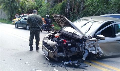 Acidente Deixa Dois Feridos Na Rio Santos Em São Sebastião Vale Do