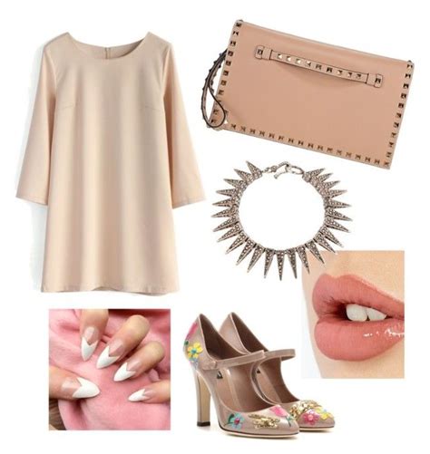 Chic Nude Fashion With A Twist