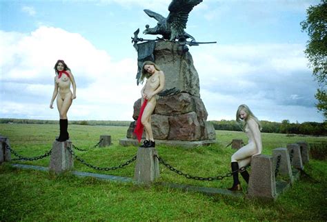 Vintage Photos Of Three Russian Chicks Posing Naked At Public Memorial Russian Sexy Girls