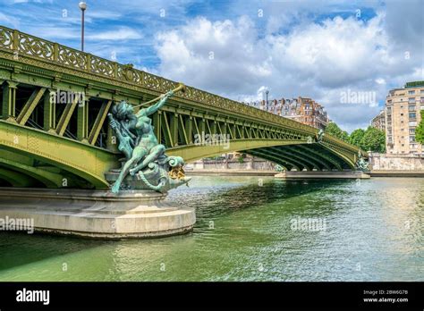 Pont Mirabeau bridge - Paris France Stock Photo - Alamy