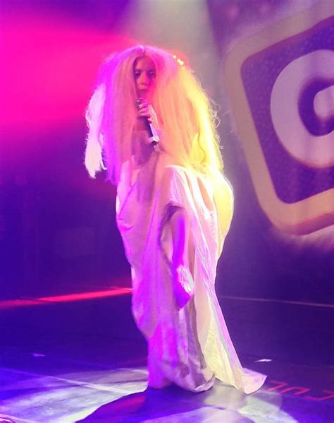 Lady Gaga Gets Completely Naked In London Stage Performance Of New Song Venus ThBlog