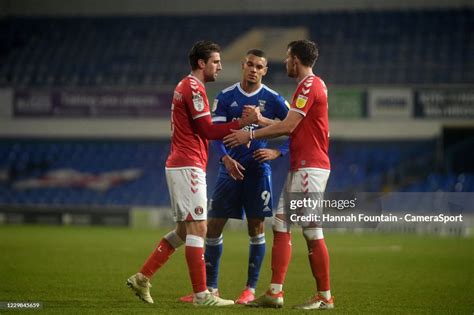 Ipswich Town X Charlton - Ipswich Town's Kayden Jackson watches on as Charlton Athletic's Ben ...