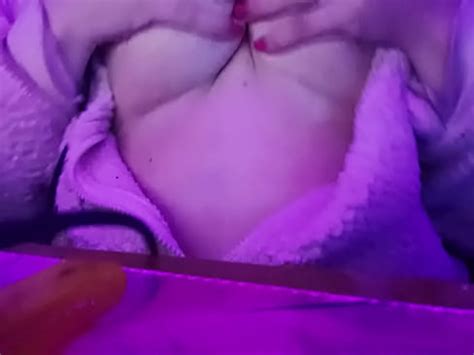 Me Encanta Jugar Con Mis Tetas XVIDEOS