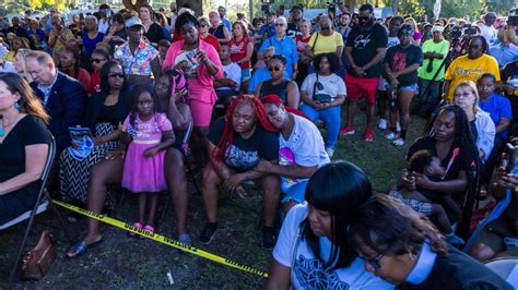 Jacksonville Shooting Mourners Honour Victims Of Racist Attack Bbc News