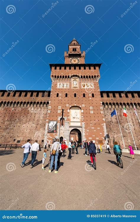 Castillo De Sforza En Milan Italy Castello Sforzesco Imagen De