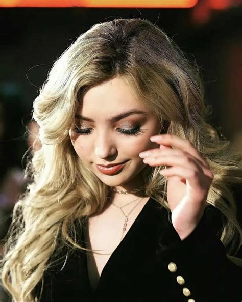 Shes A Babe Scrolller