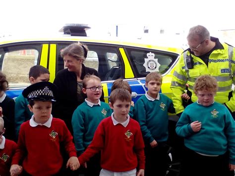 Chapel Green School Local Police Officers Visit Chapel Green School