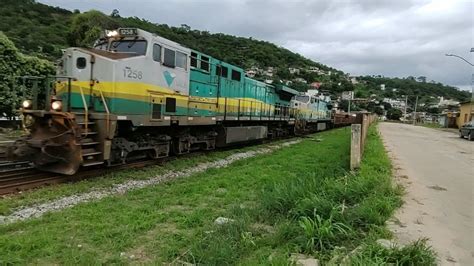 Trem Cargueiro de Minério da Vale Descendo Lotado Para Troca os