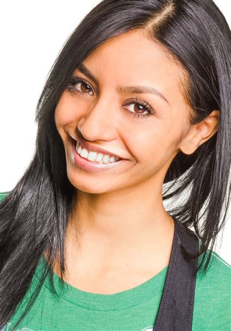 Atractiva Sonriente Joven De Etnia Latina Imagen De Archivo Imagen De Feminidad Contenido