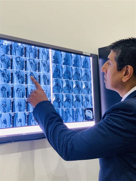 Orthopaedic Surgeon : Dr. Parminder Singh Orthopaedic Surgeons Richmond