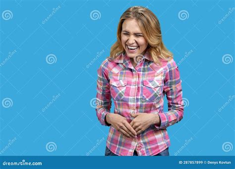 Jeune Femme Blonde Se Moque Fort Image stock Image du hispanique modèle