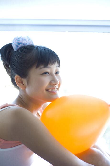 Sexy Japanese Babe Wada Ayaka Displays Her Hot Ass In A Hot Bikini On