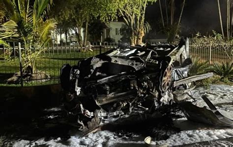 Dois morrem e criança de 5 anos fica ferida em acidente carro