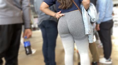 Tight College Brunette In Grey Scrunch Leggings Spandex Leggings Yoga Pants Forum