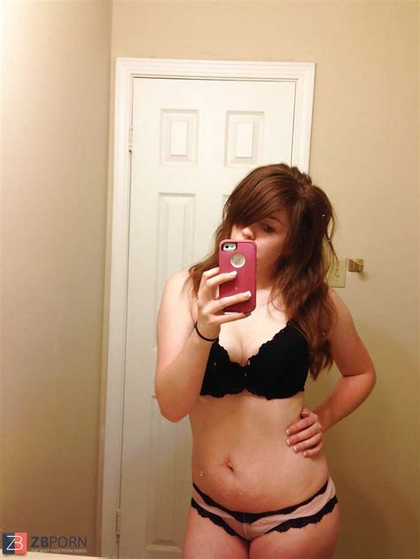 Damsels Taking Selfies ZB Porn