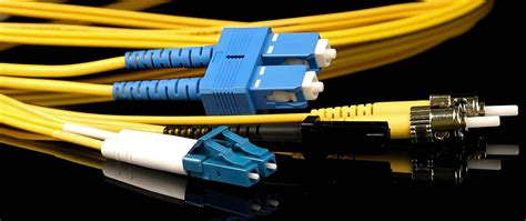 Comprehensive comparison of single-mode fiber (SMF) and multimode fiber