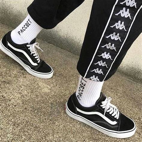 Создать мем "кеды vans офф вайт, спортивная обувь, обувь модная ...