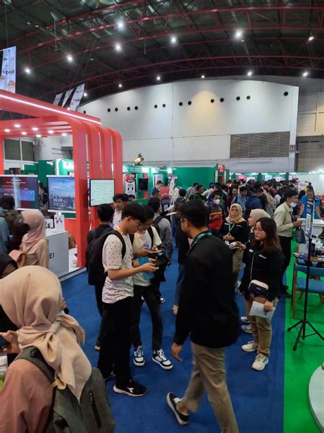 Ribuan Pencari Kerja Padati Job Fair Nasional Kemenaker