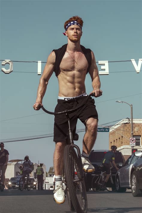 Los pelirrojos más sexys se desnudan para el calendario Red Hot