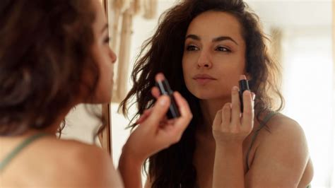 Nude Lipstick Shades Perfect Match For All Skin Tones