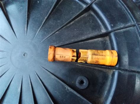 Направляющая втулка масляного щупа — Audi 80 (B4), 2 л, 1993 года ...