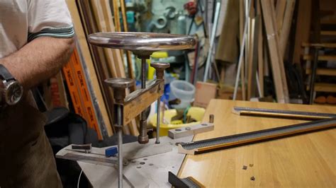 Самодельный станок для сшивания багетных рамок. - YouTube